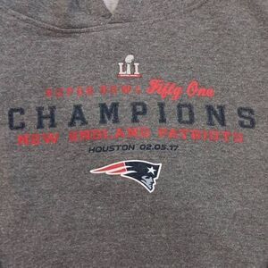 Super bowl 51, New England Patriots hoodie.
Size: Women's Large.
PtoP: 22"
Lengt